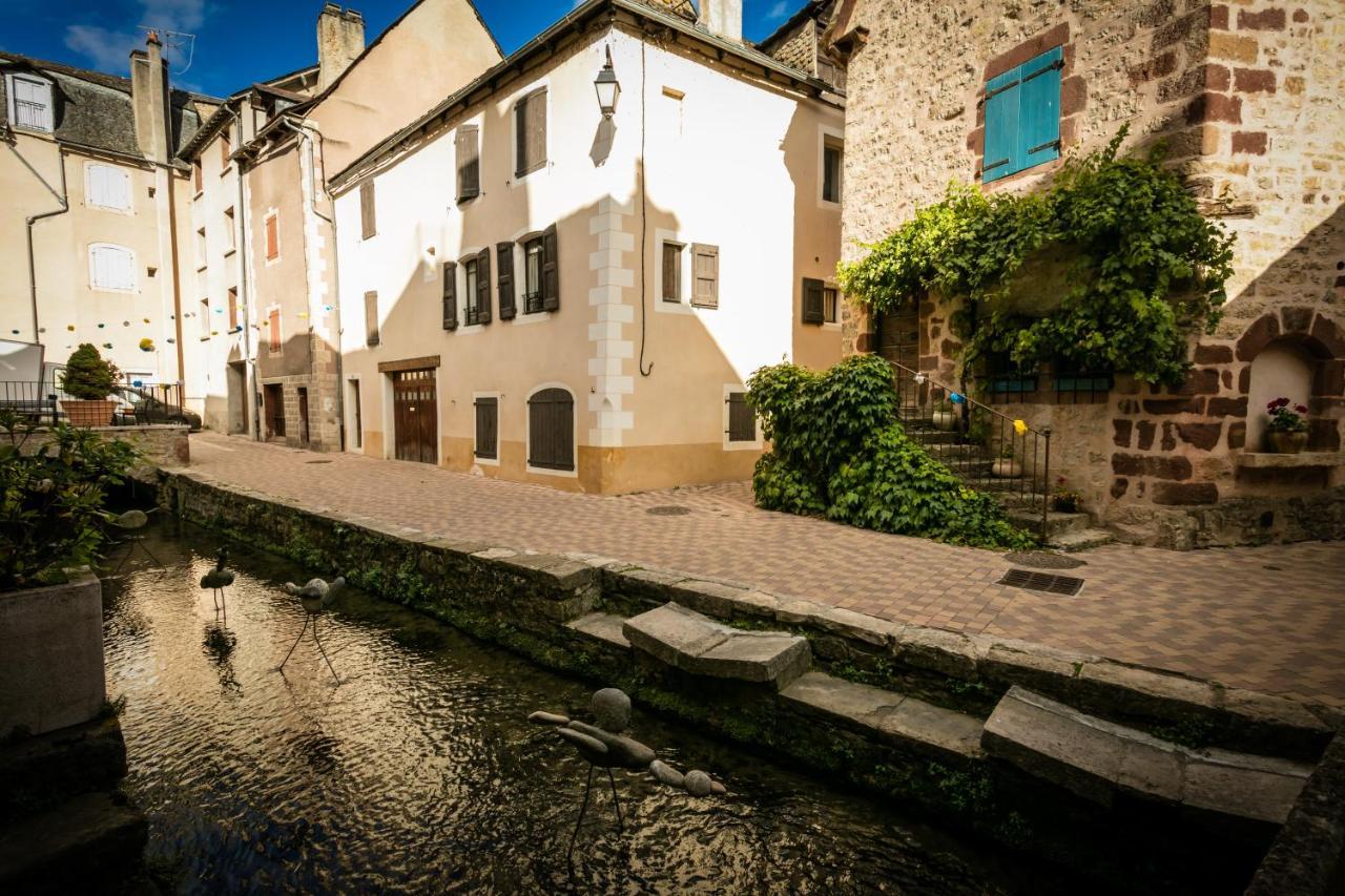 Logis Hotel Restaurant Du Commerce La Canourgue Luaran gambar