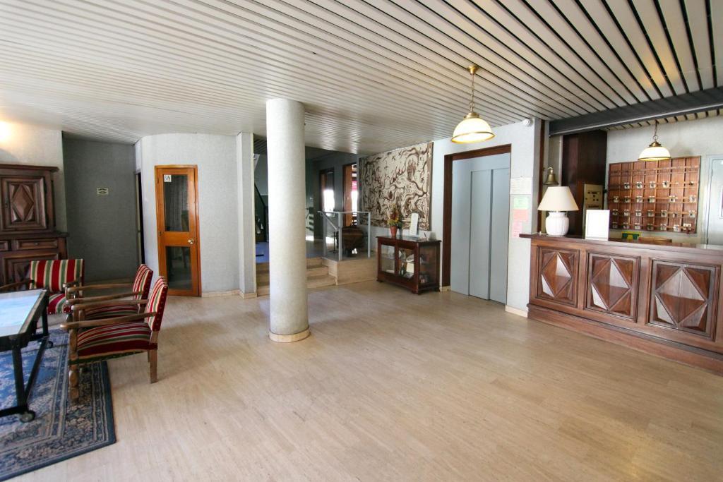 Logis Hotel Restaurant Du Commerce La Canourgue Luaran gambar