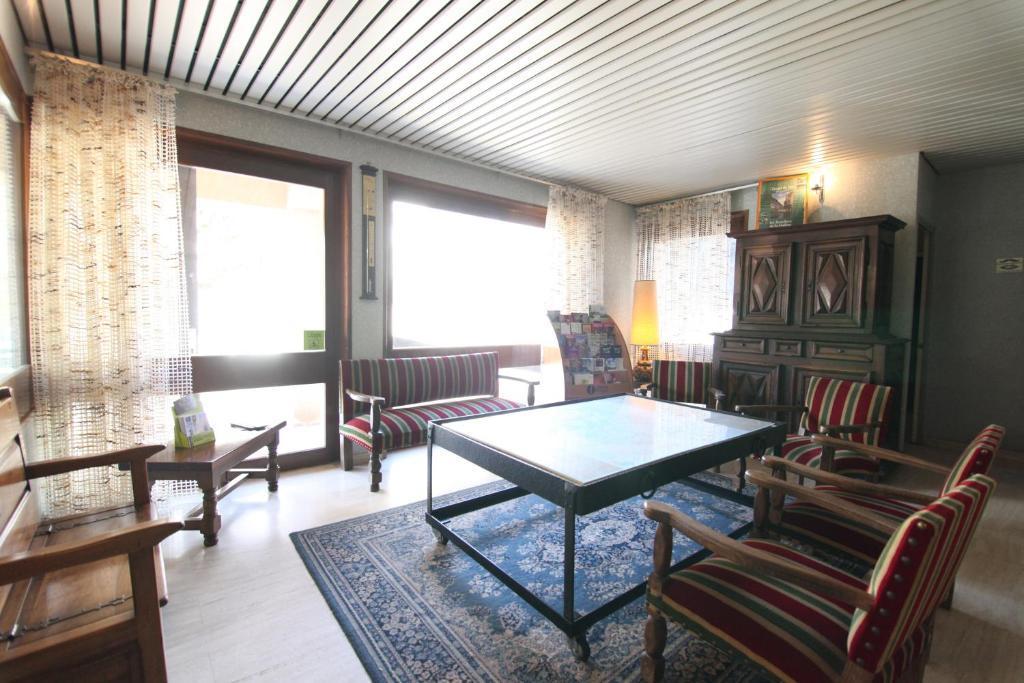 Logis Hotel Restaurant Du Commerce La Canourgue Luaran gambar