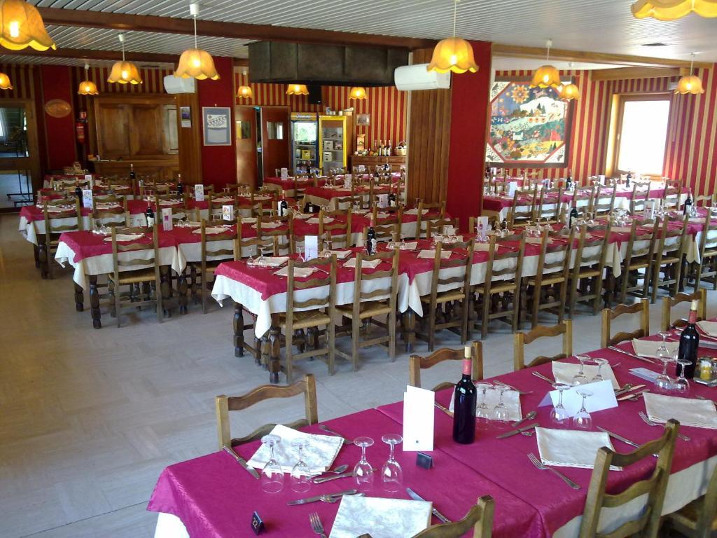 Logis Hotel Restaurant Du Commerce La Canourgue Luaran gambar