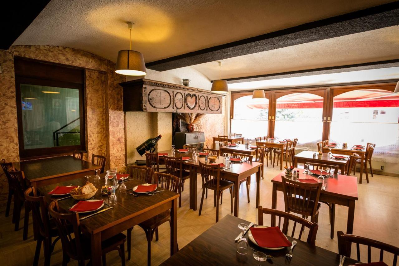 Logis Hotel Restaurant Du Commerce La Canourgue Luaran gambar